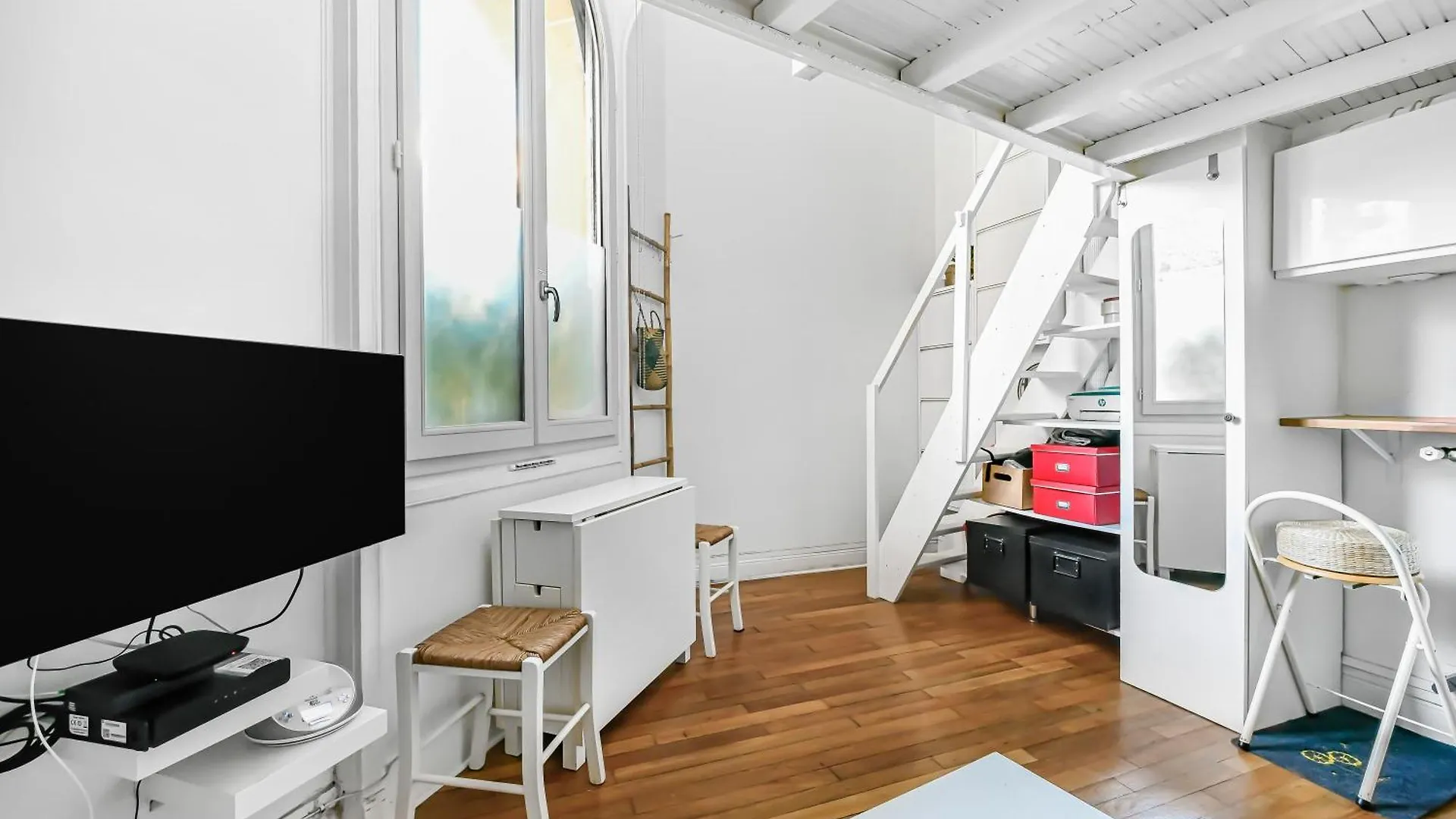Cosy Dans Petit Loft パリ